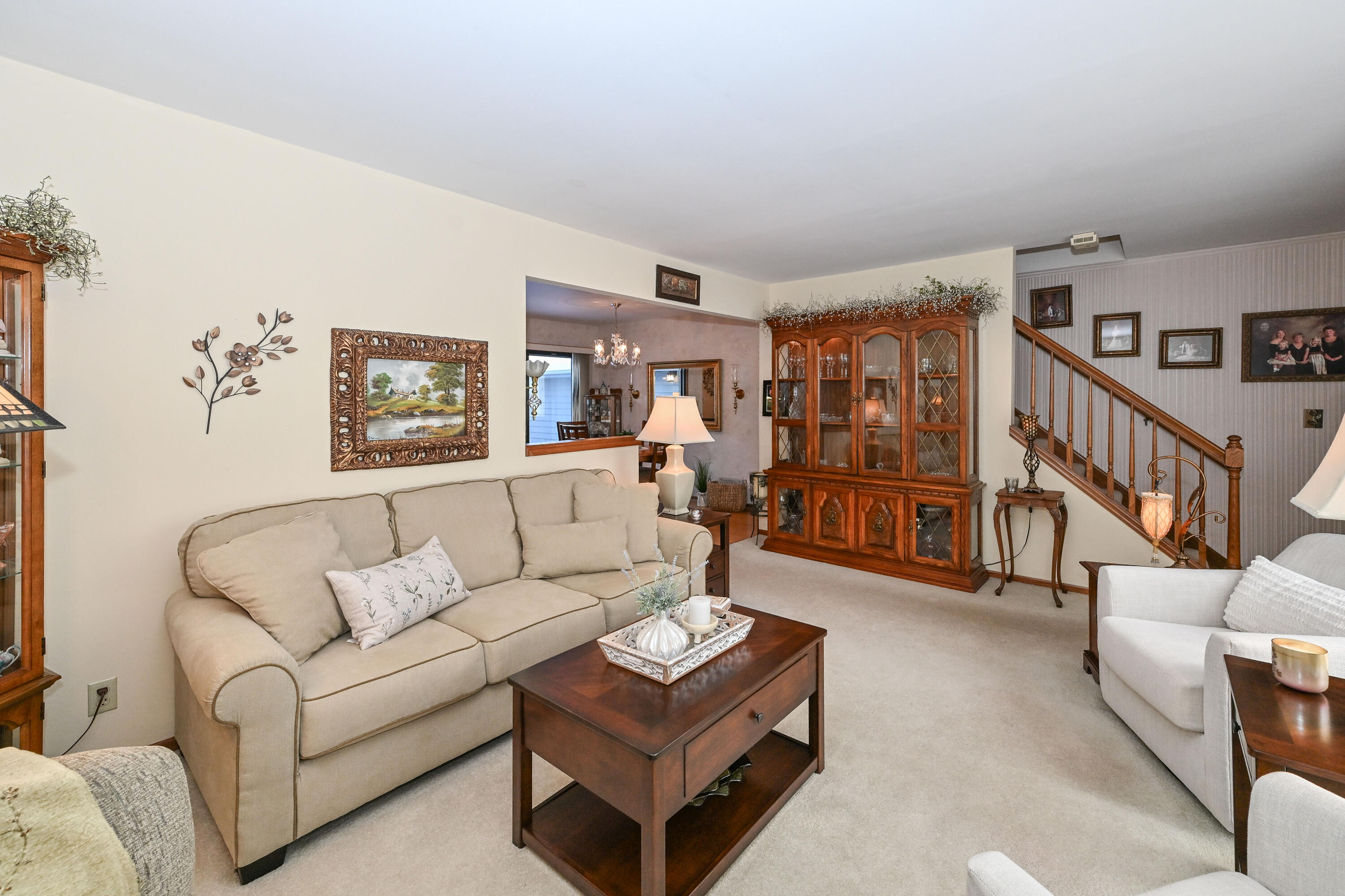 359 Lexington Court, Unit B Pewaukee, WI 53072 - Photo 6 of 35 Living room