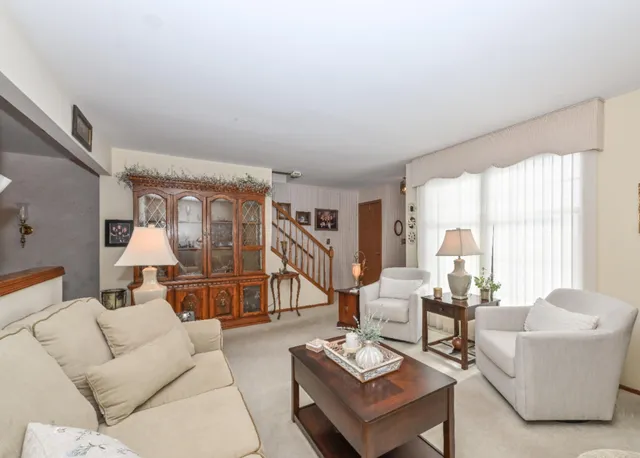 $279,900 | 359 Lexington Court, Unit B, Pewaukee, WI 53072