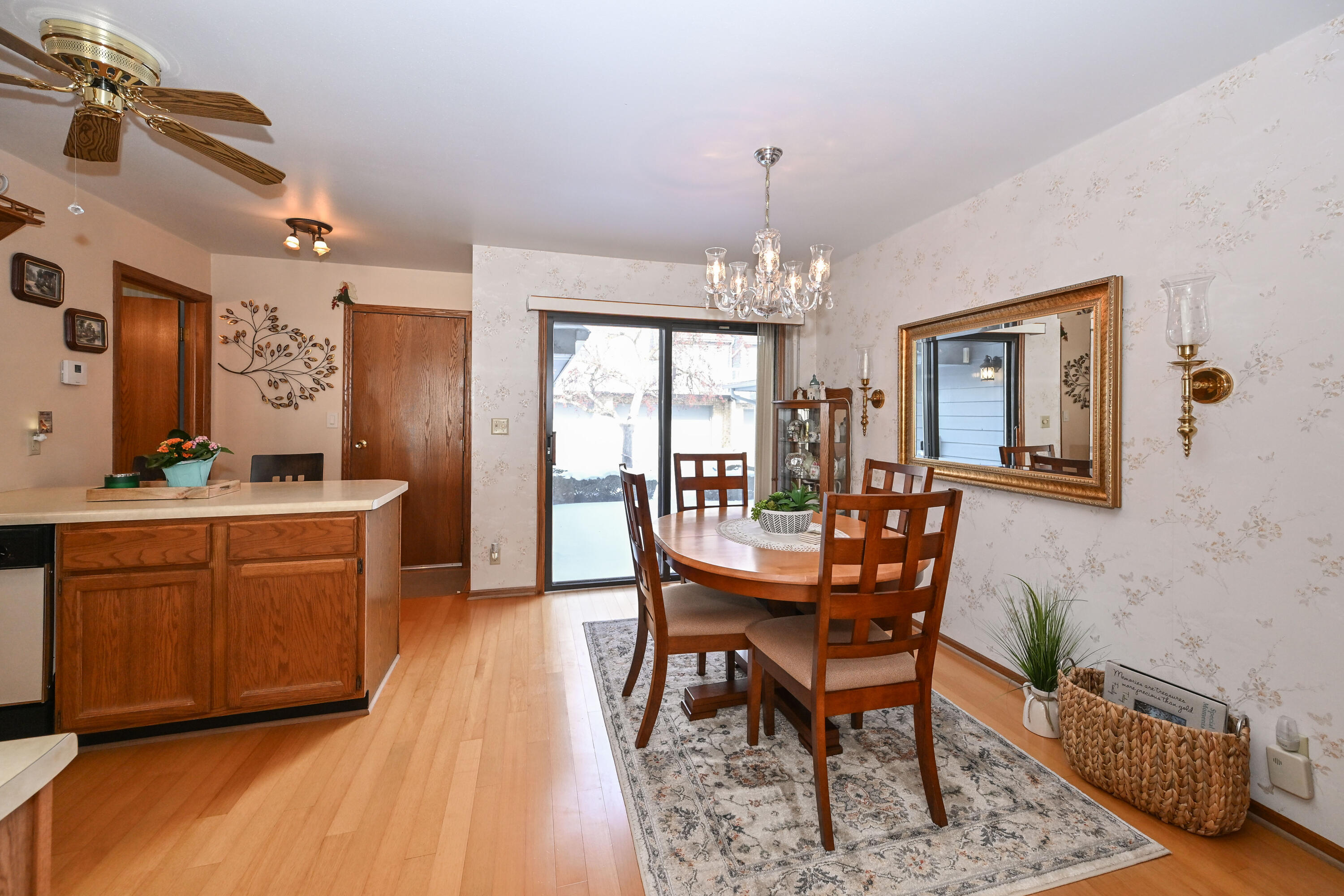 359 Lexington Court, Unit B Pewaukee, WI 53072 - Photo 9 of 35 Dining room