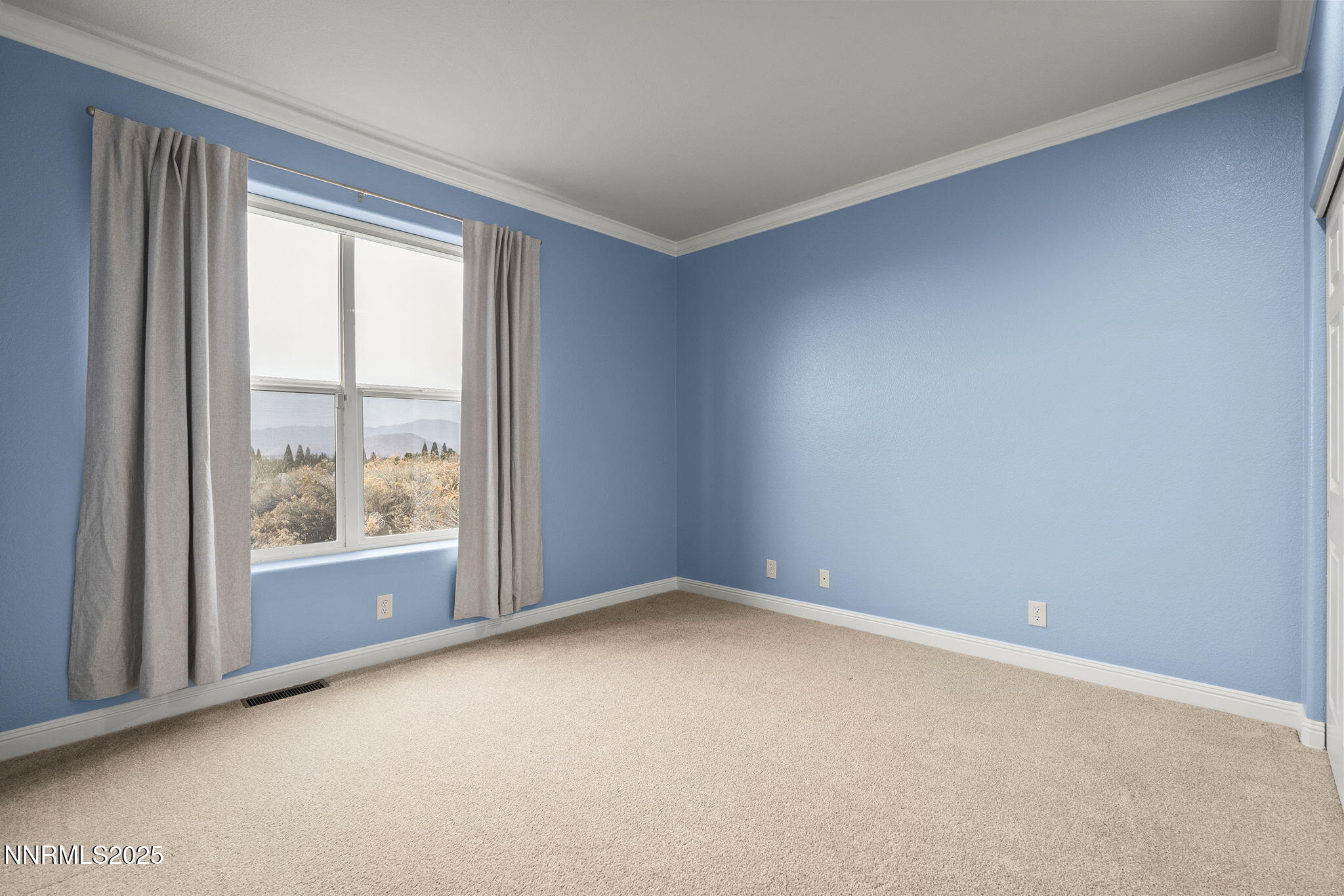2636 Edgerock Road Reno, NV 89519 - Photo 28 of 54 an empty room with windows