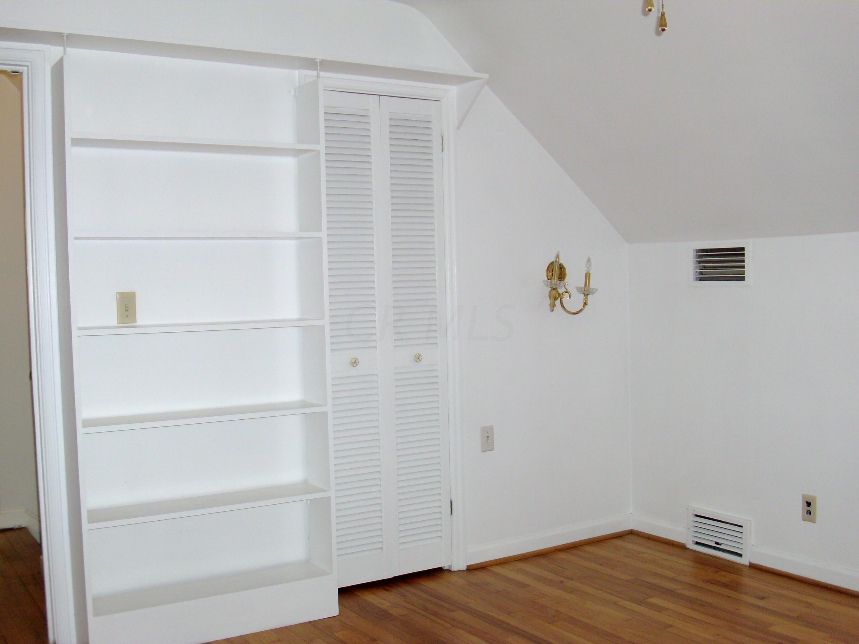 2390 Beaumont Road Upper Arlington, OH 43221 - Photo 15 of 28
