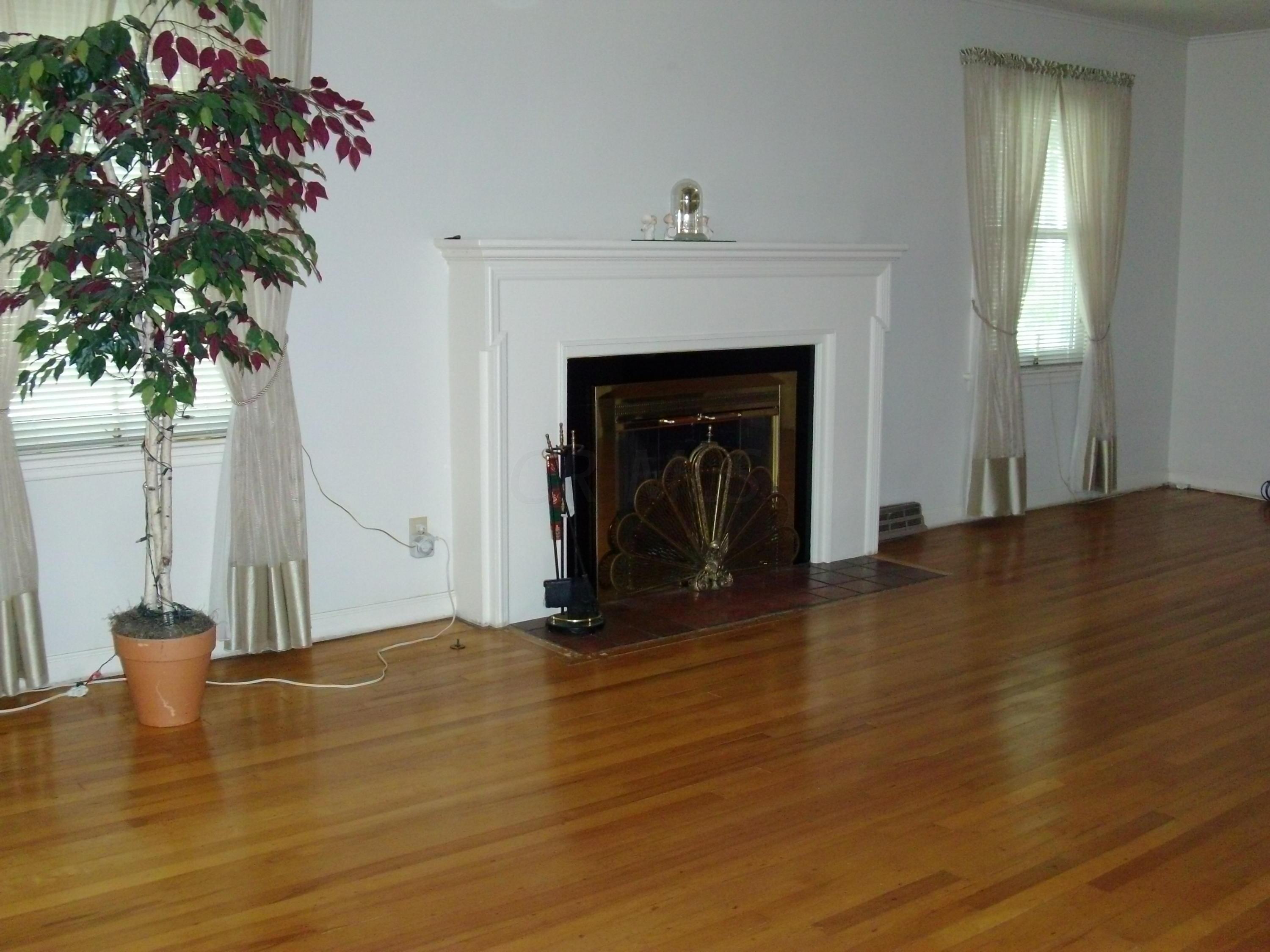 2390 Beaumont Road Upper Arlington, OH 43221 - Photo 2 of 28