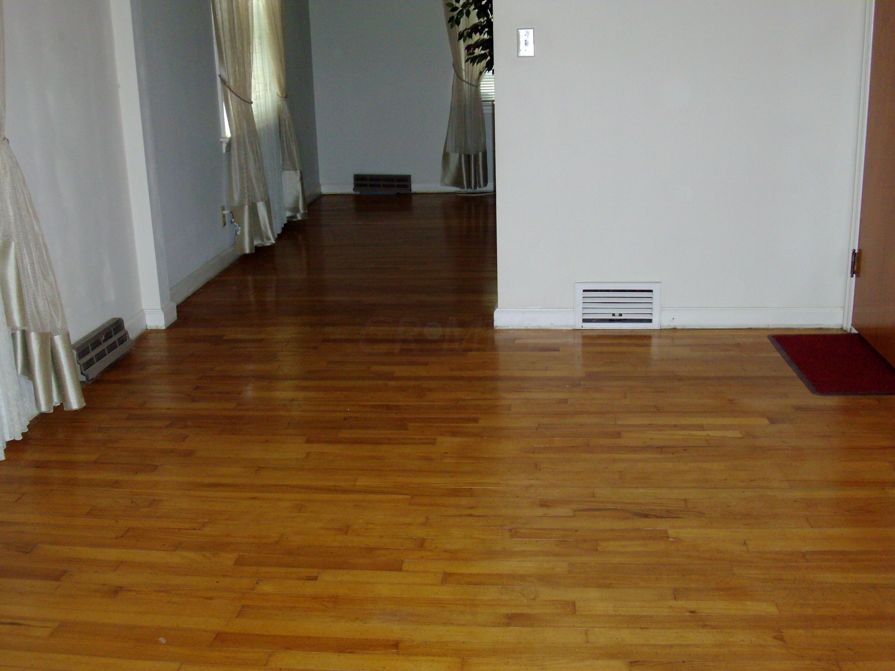 2390 Beaumont Road Upper Arlington, OH 43221 - Photo 5 of 28
