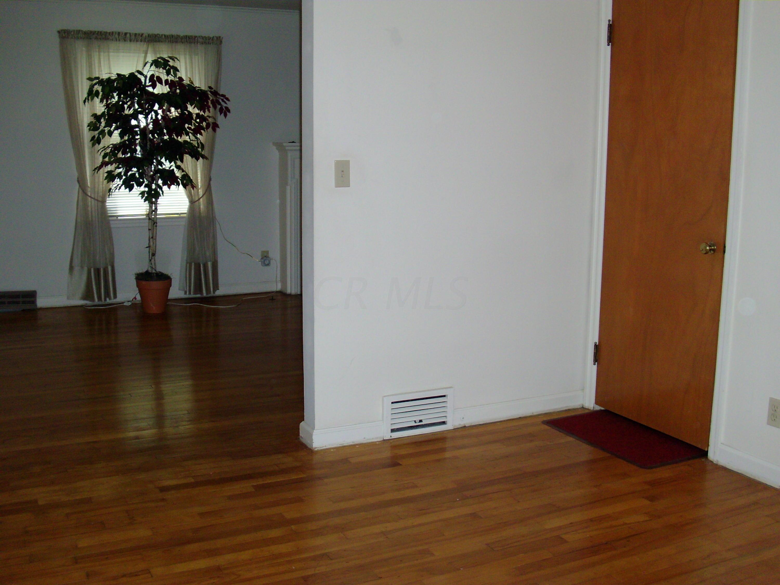 2390 Beaumont Road Upper Arlington, OH 43221 - Photo 6 of 28