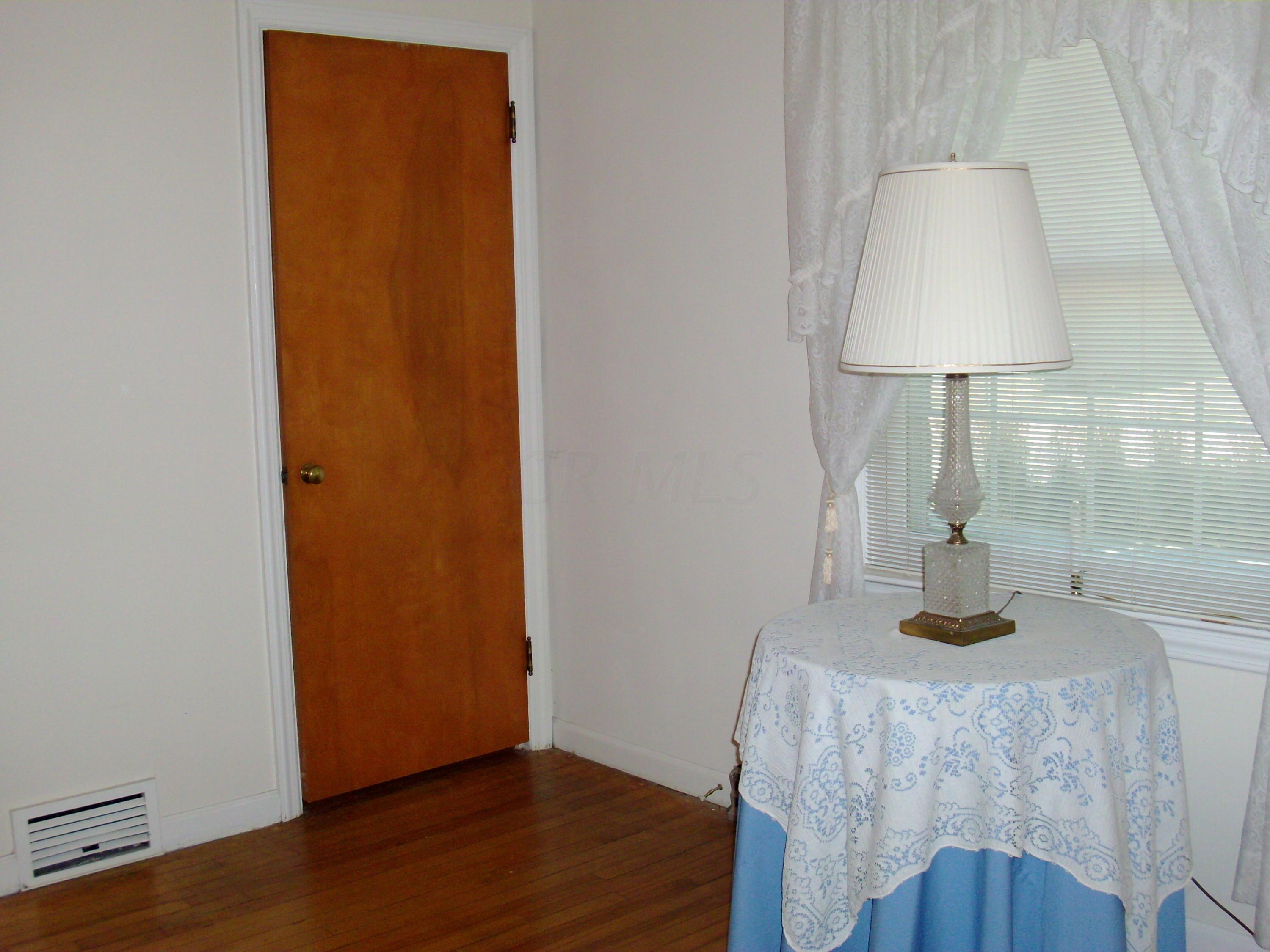 2390 Beaumont Road Upper Arlington, OH 43221 - Photo 10 of 28