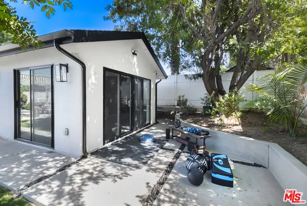 $1,149,000 | 5433 Tampa Avenue, Tarzana, CA 91356