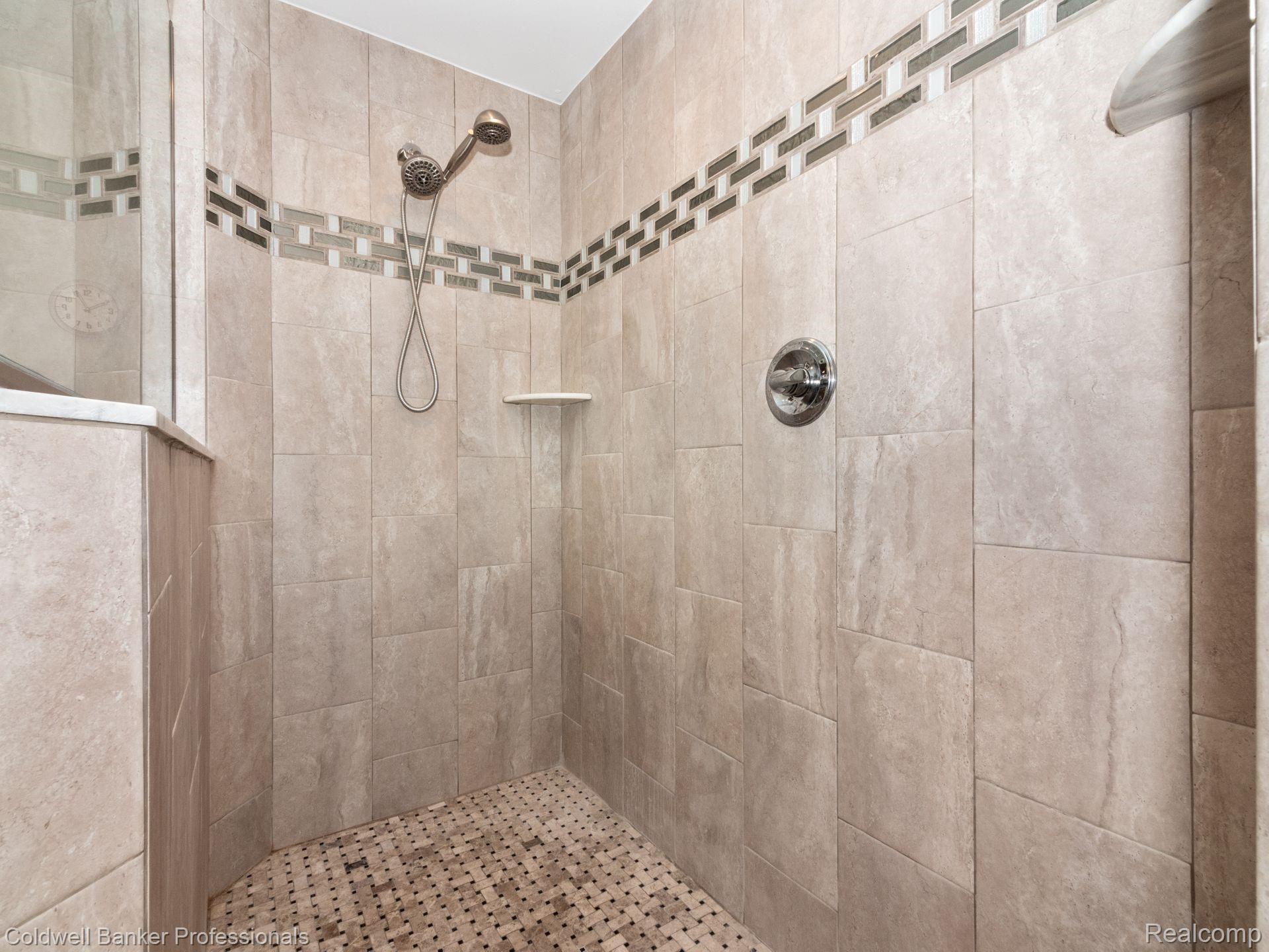 3817 Winding Brk Circle Rochester, MI 48309 - Photo 39 of 46 39.jpg