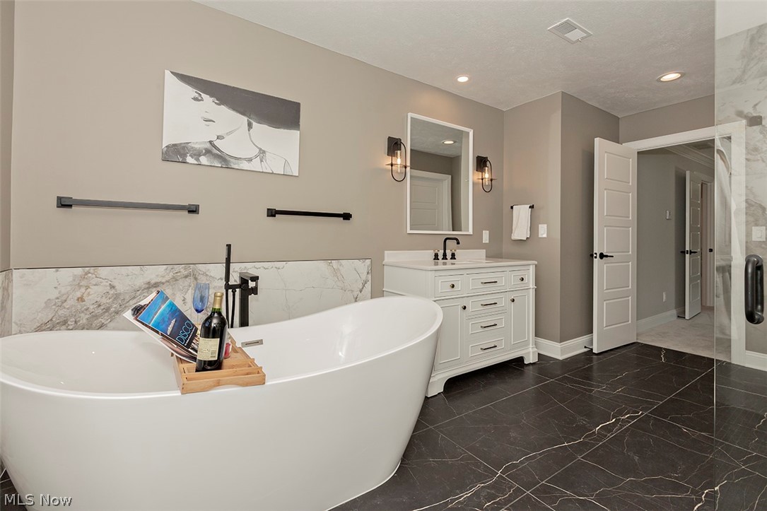 28449 South Woodland Road Cleveland, OH 44124 - Photo 26 of 34