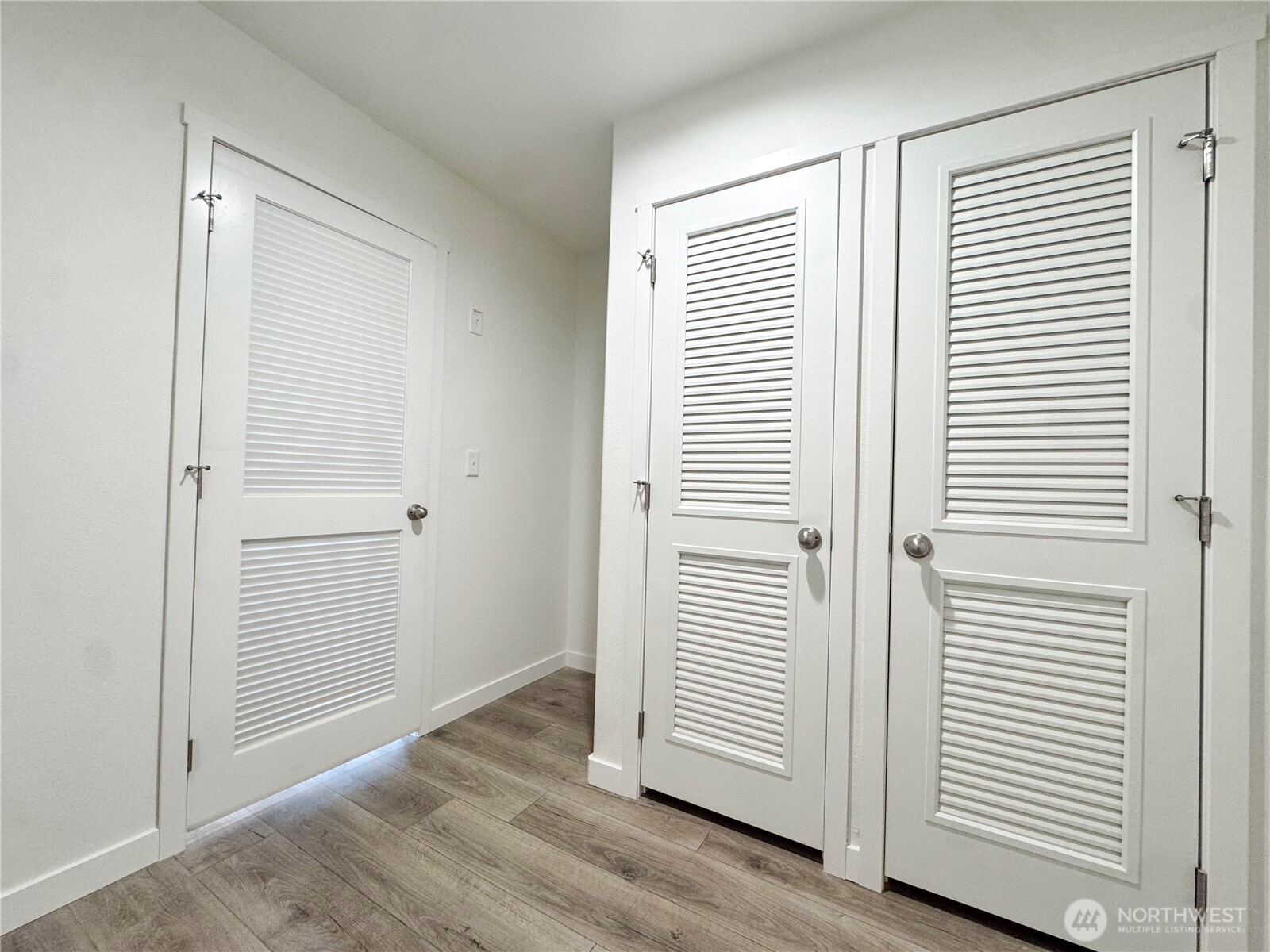 3060 Pennsylvania Street Longview, WA 98632 - Photo 8 of 14 an empty room with wooden floor