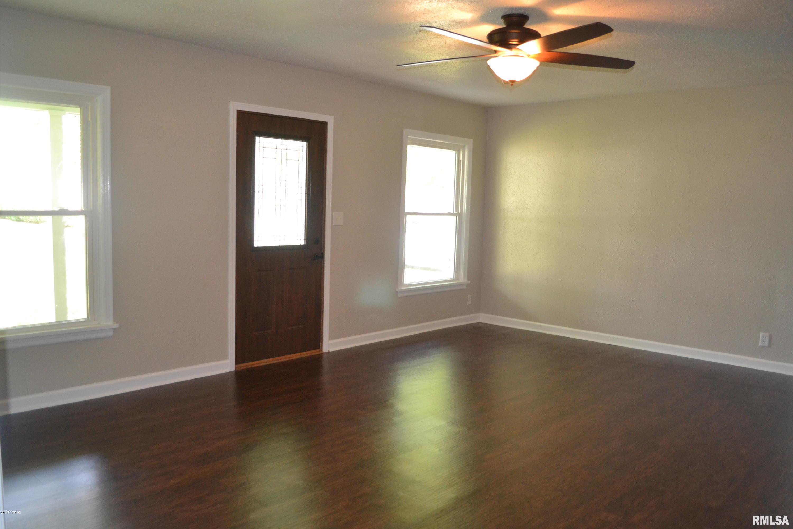 17 Ridge Road Centralia, IL 62801 - Photo 3 of 13 Gallery Image 3