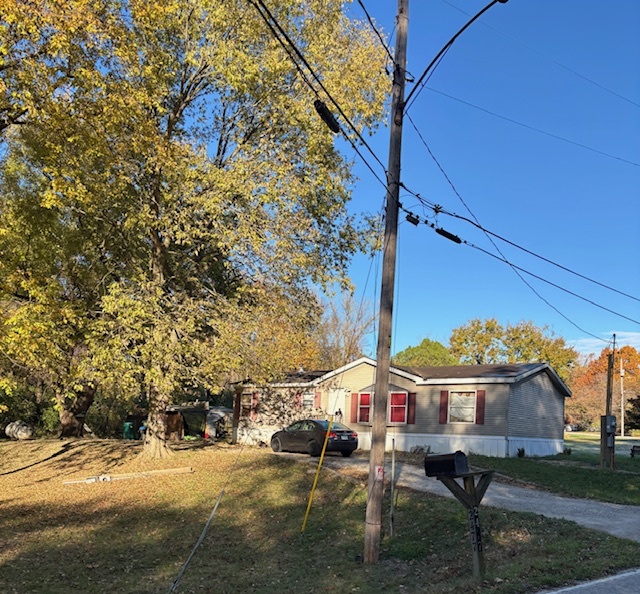 a view of a house with a yard