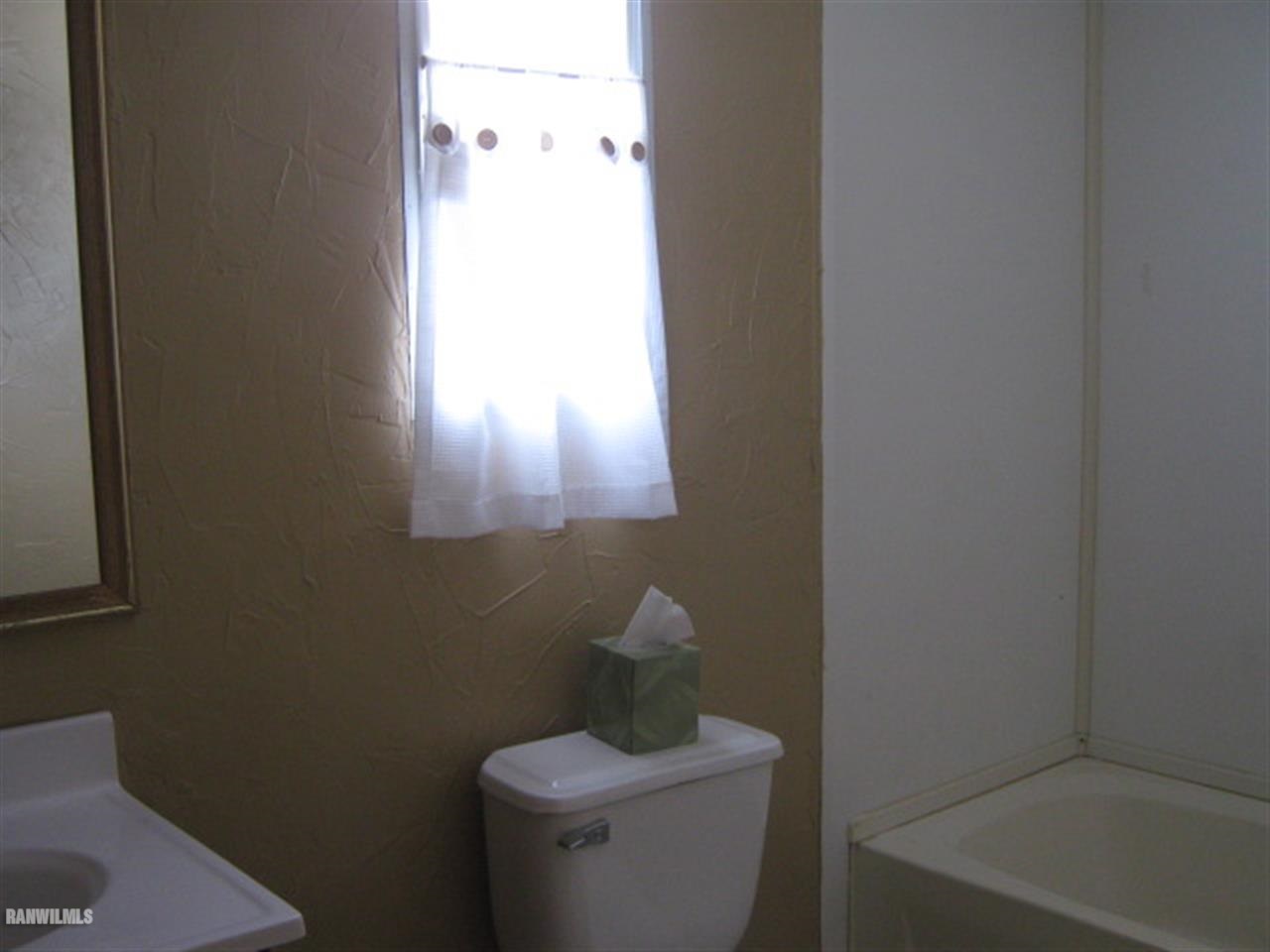 4914 West Winneshiek Road Freeport, IL 61032 - Photo 10 of 22 Gallery Image 10