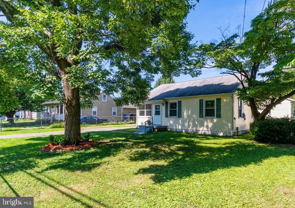 14702 Featherstone Road Woodbridge, VA 22191 - Photo 1 of 41 Gallery Image 1