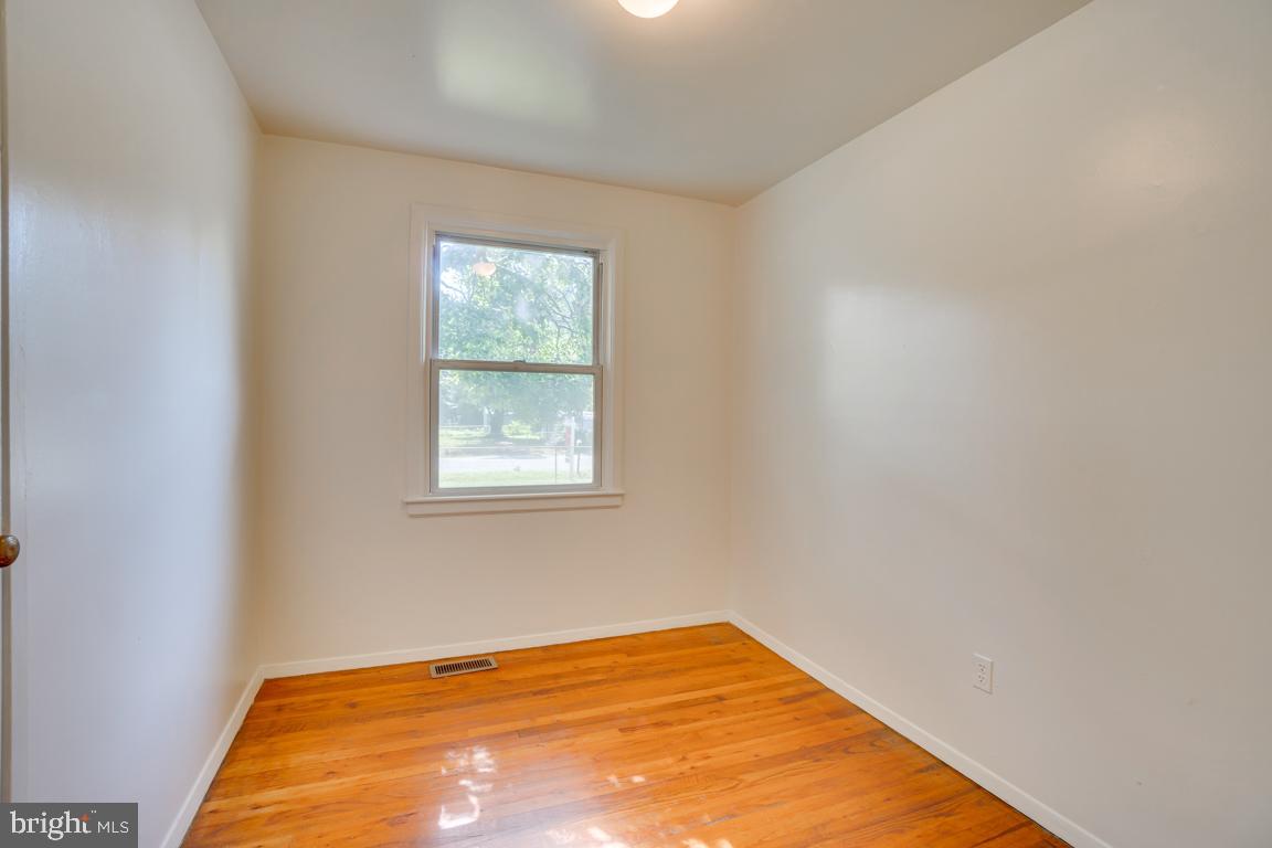 14702 Featherstone Road Woodbridge, VA 22191 - Photo 28 of 41 Gallery Image 28