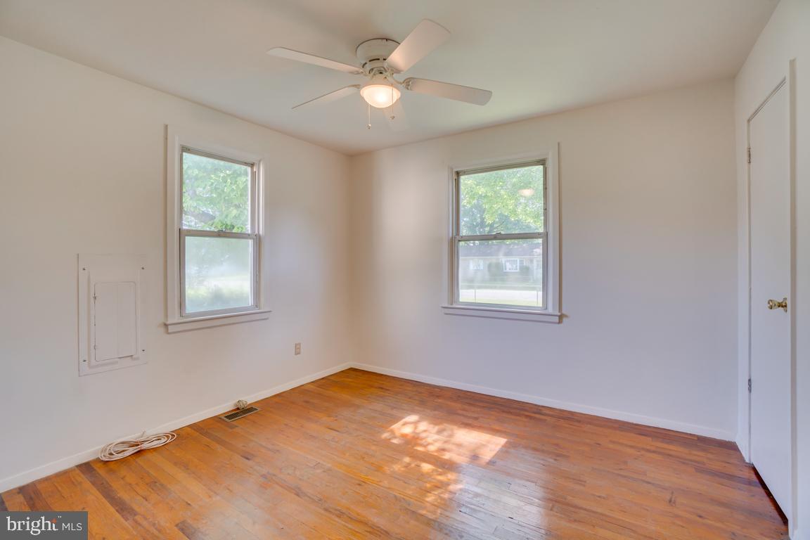 14702 Featherstone Road Woodbridge, VA 22191 - Photo 31 of 41 Gallery Image 31