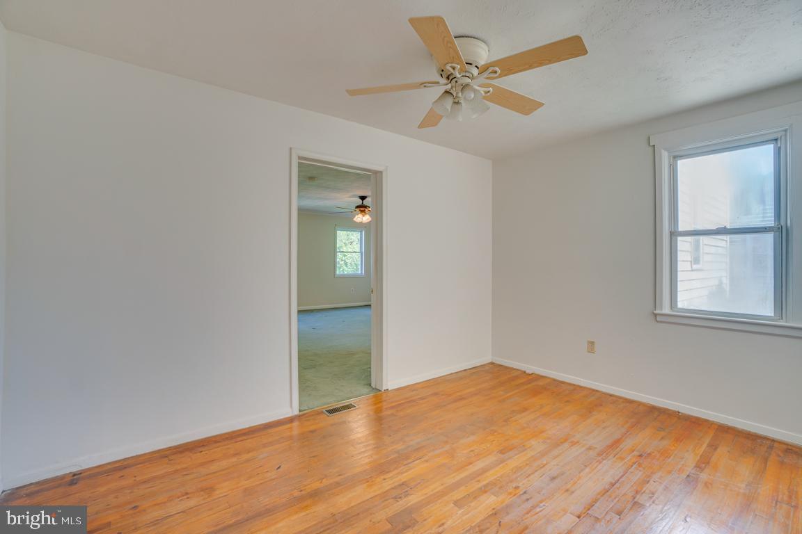 14702 Featherstone Road Woodbridge, VA 22191 - Photo 34 of 41 Gallery Image 34