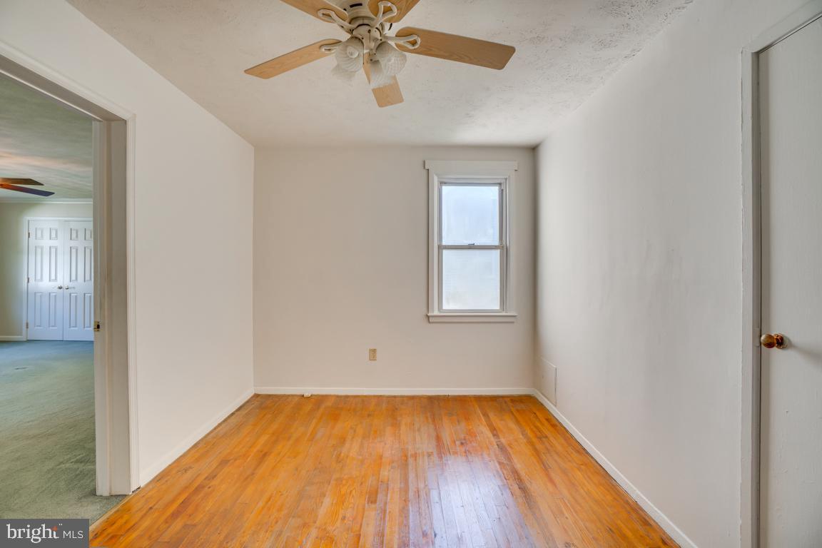 14702 Featherstone Road Woodbridge, VA 22191 - Photo 36 of 41 Gallery Image 36