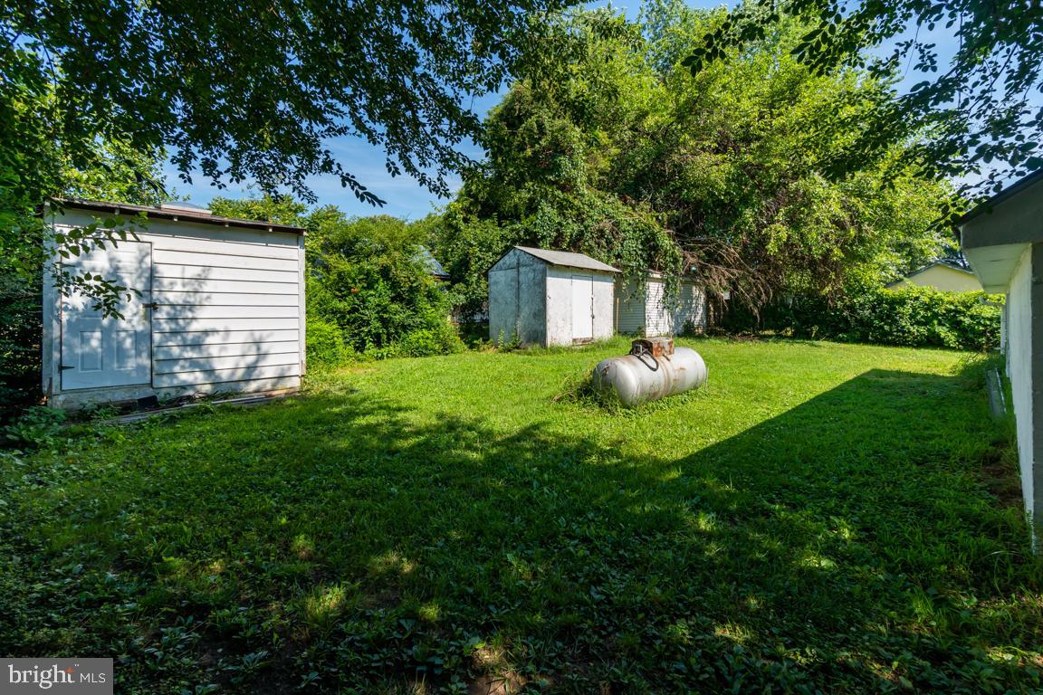 14702 Featherstone Road Woodbridge, VA 22191 - Photo 7 of 41 Gallery Image 7