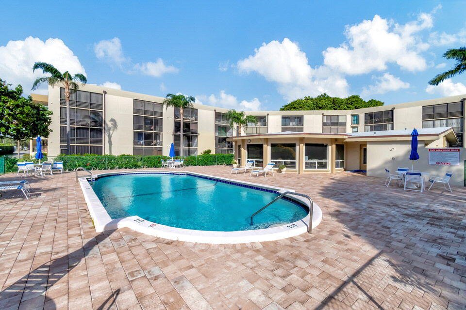 555 Banyan Tree Lane, Unit 302 Delray Beach, FL 33483 - Photo 13 of 69 a view of multiple house with a swimming pool