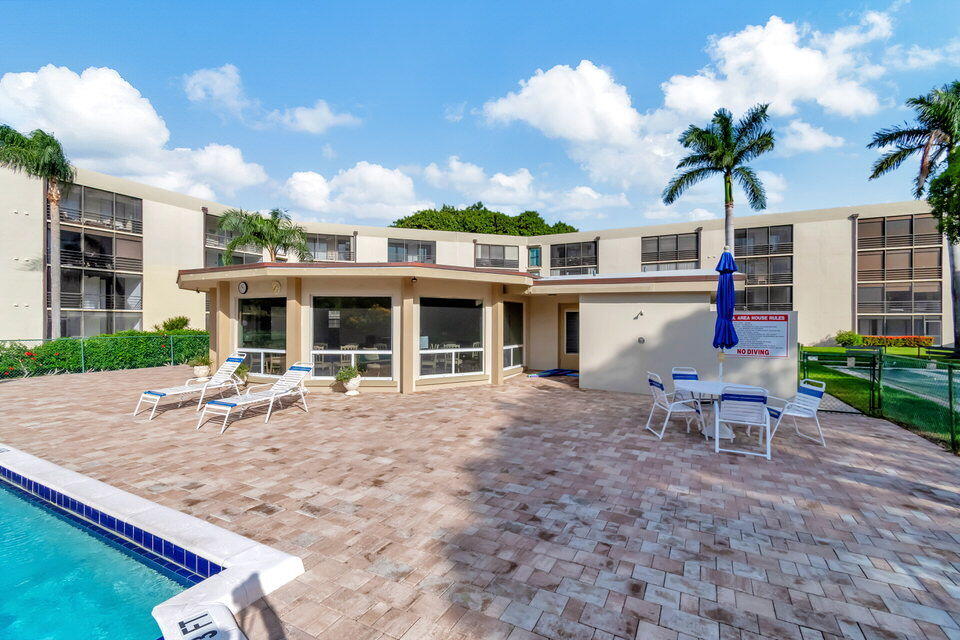 555 Banyan Tree Lane, Unit 302 Delray Beach, FL 33483 - Photo 14 of 69 a view of a house with backyard and sitting area