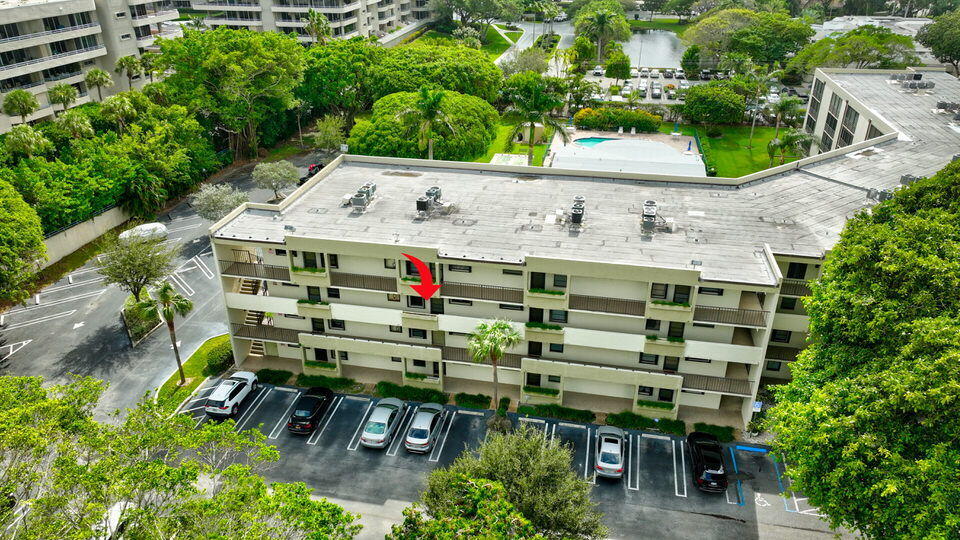 555 Banyan Tree Lane, Unit 302 Delray Beach, FL 33483 - Photo 16 of 69 an outdoor space with seating