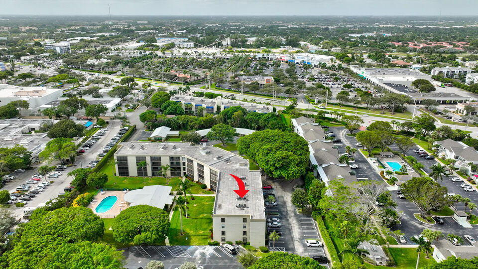 555 Banyan Tree Lane, Unit 302 Delray Beach, FL 33483 - Photo 20 of 69 an aerial view of residential houses with outdoor space