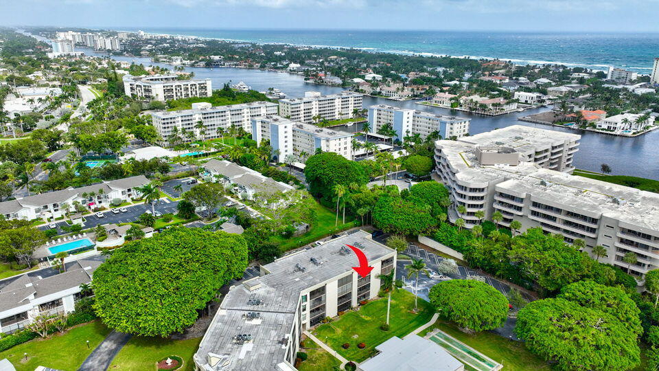 555 Banyan Tree Lane, Unit 302 Delray Beach, FL 33483 - Photo 23 of 69 an aerial view of multiple house