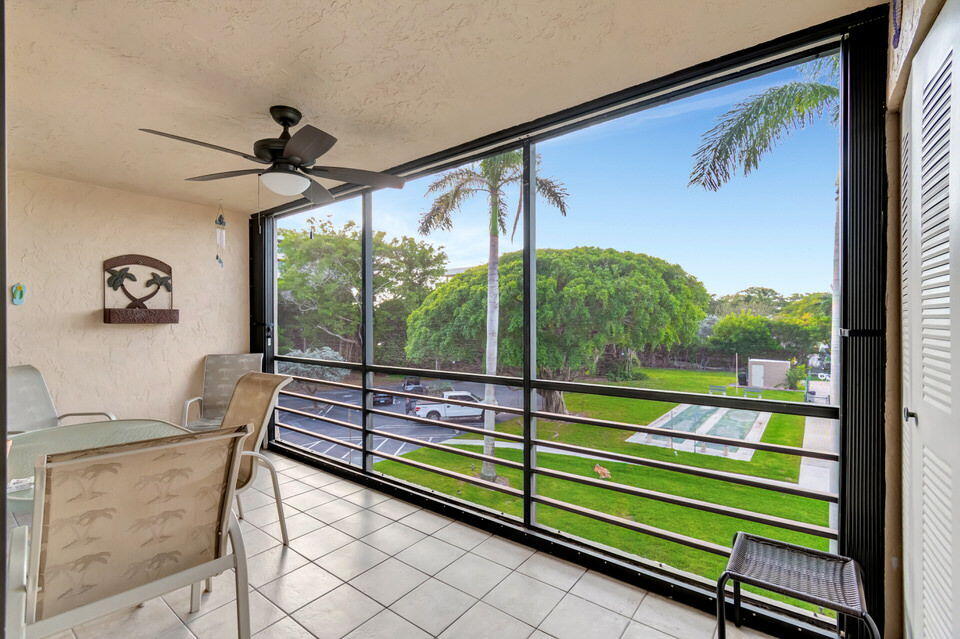555 Banyan Tree Lane, Unit 302 Delray Beach, FL 33483 - Photo 5 of 69 5-web-or-mls-DSC_0845