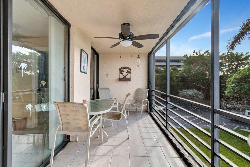 555 Banyan Tree Lane, Unit 302 Delray Beach, FL 33483 - Photo 6 of 69 6-web-or-mls-DSC_0850