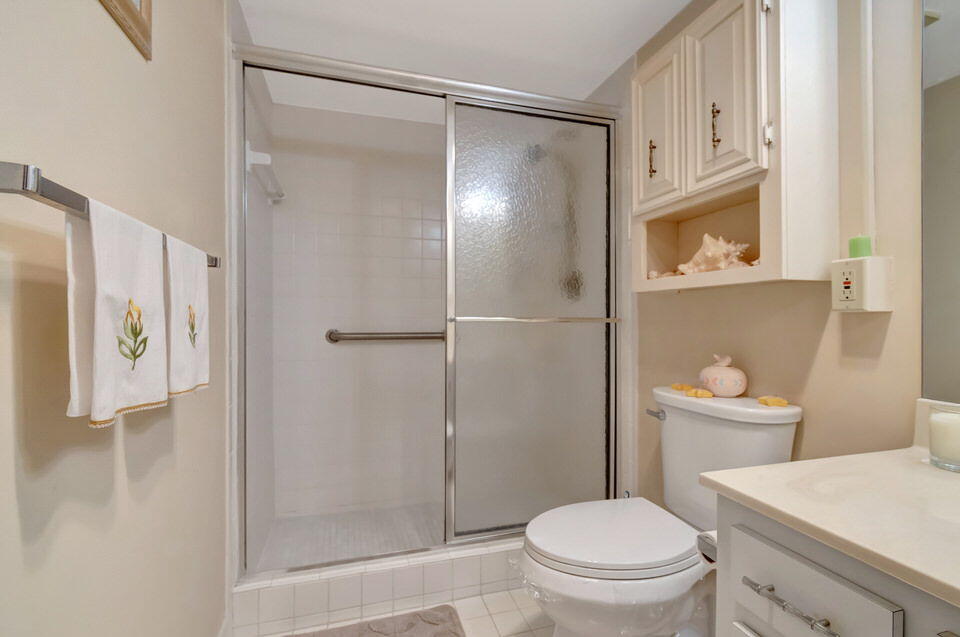 555 Banyan Tree Lane, Unit 302 Delray Beach, FL 33483 - Photo 61 of 69 a bathroom with a toilet a sink and shower