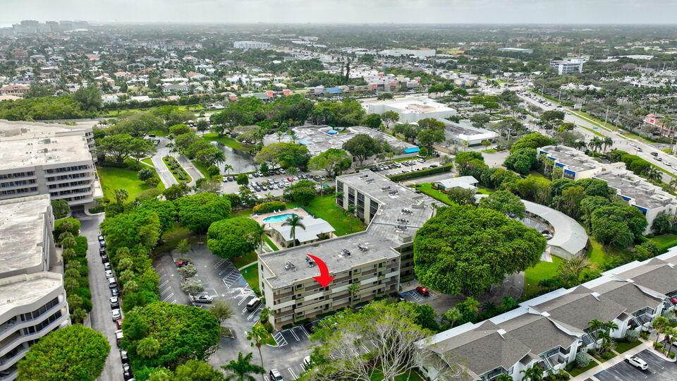 555 Banyan Tree Lane, Unit 302 Delray Beach, FL 33483 - Photo 64 of 69 an aerial view of city and lake