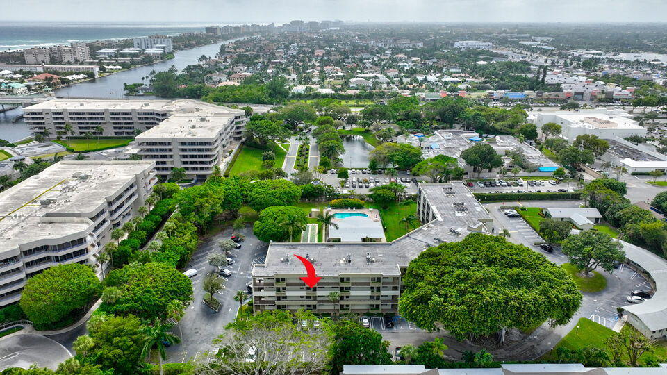 555 Banyan Tree Lane, Unit 302 Delray Beach, FL 33483 - Photo 65 of 69 an aerial view of multiple house