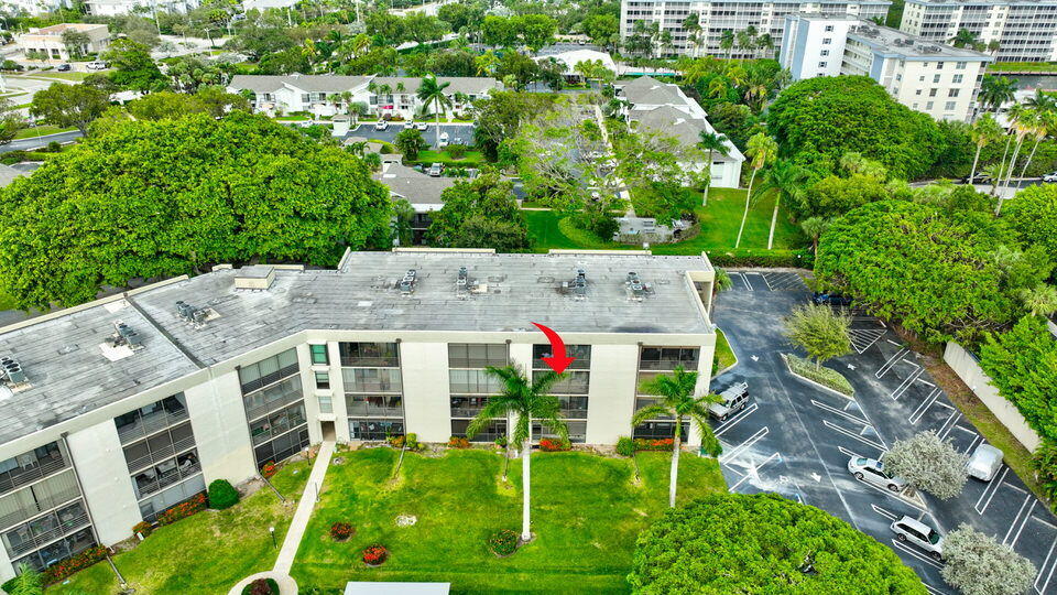 555 Banyan Tree Lane, Unit 302 Delray Beach, FL 33483 - Photo 69 of 69 an aerial view of a house