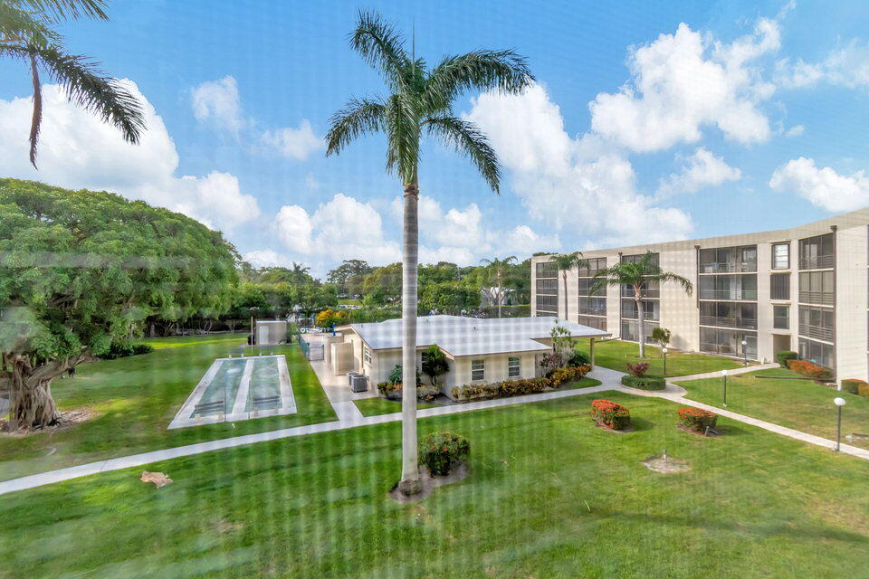 555 Banyan Tree Lane, Unit 302 Delray Beach, FL 33483 - Photo 8 of 69 8-web-or-mls-DSC_0873