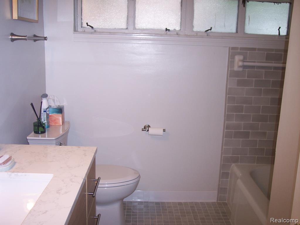 20003 Lichfield Road Detroit, MI 48221 - Photo 16 of 18