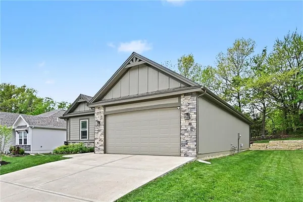 $442,000 | 208 South Marimack Drive, Kearney, MO 64060