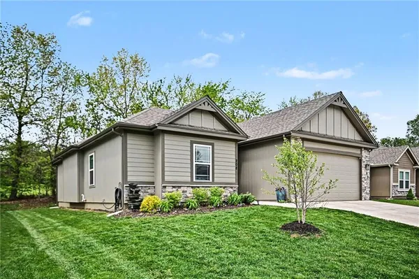 $442,000 | 208 South Marimack Drive, Kearney, MO 64060