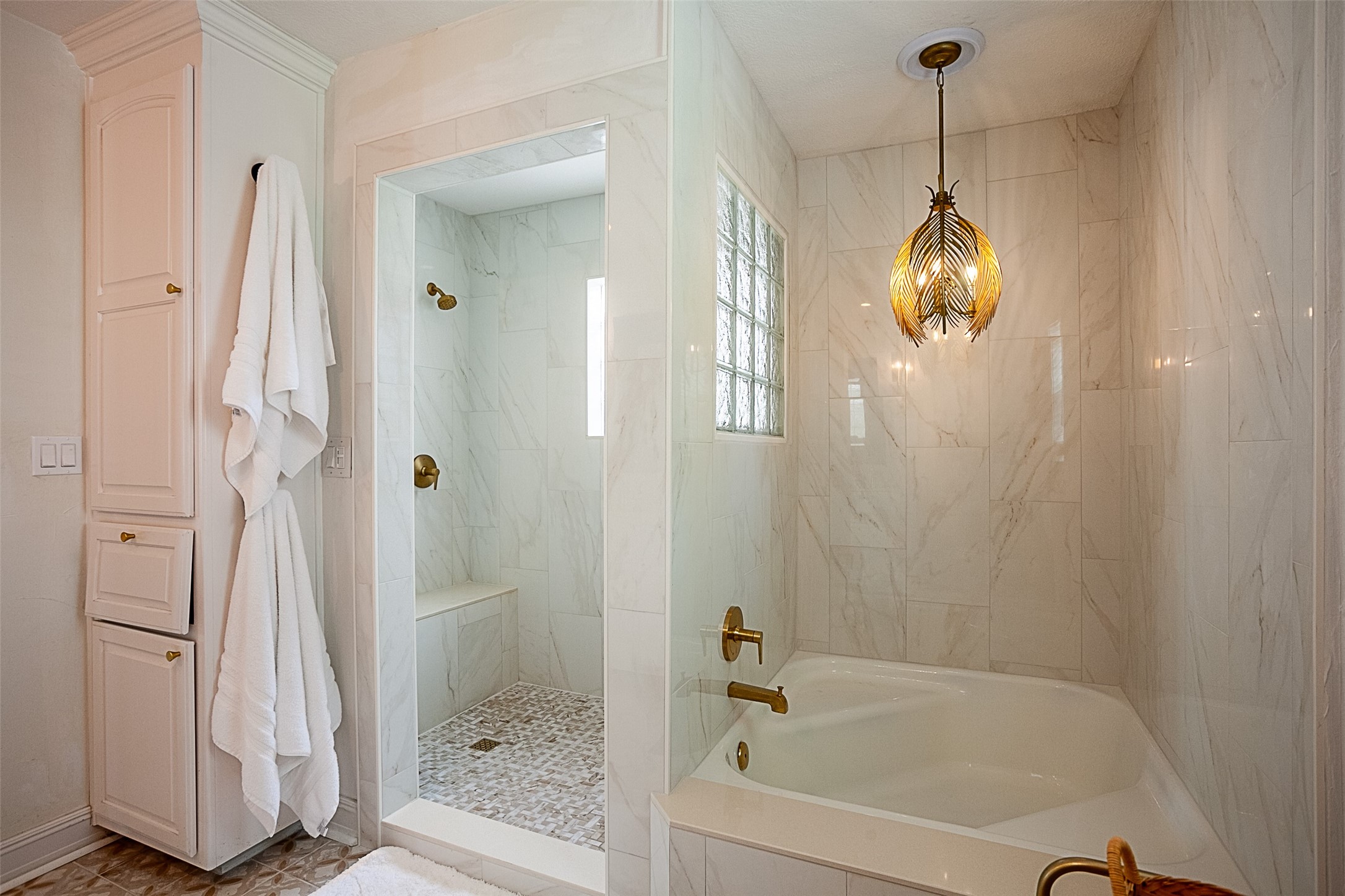 260 Manor Street Beaumont, TX 77706 - Photo 26 of 50 a bathroom with a bathtub and a shower
