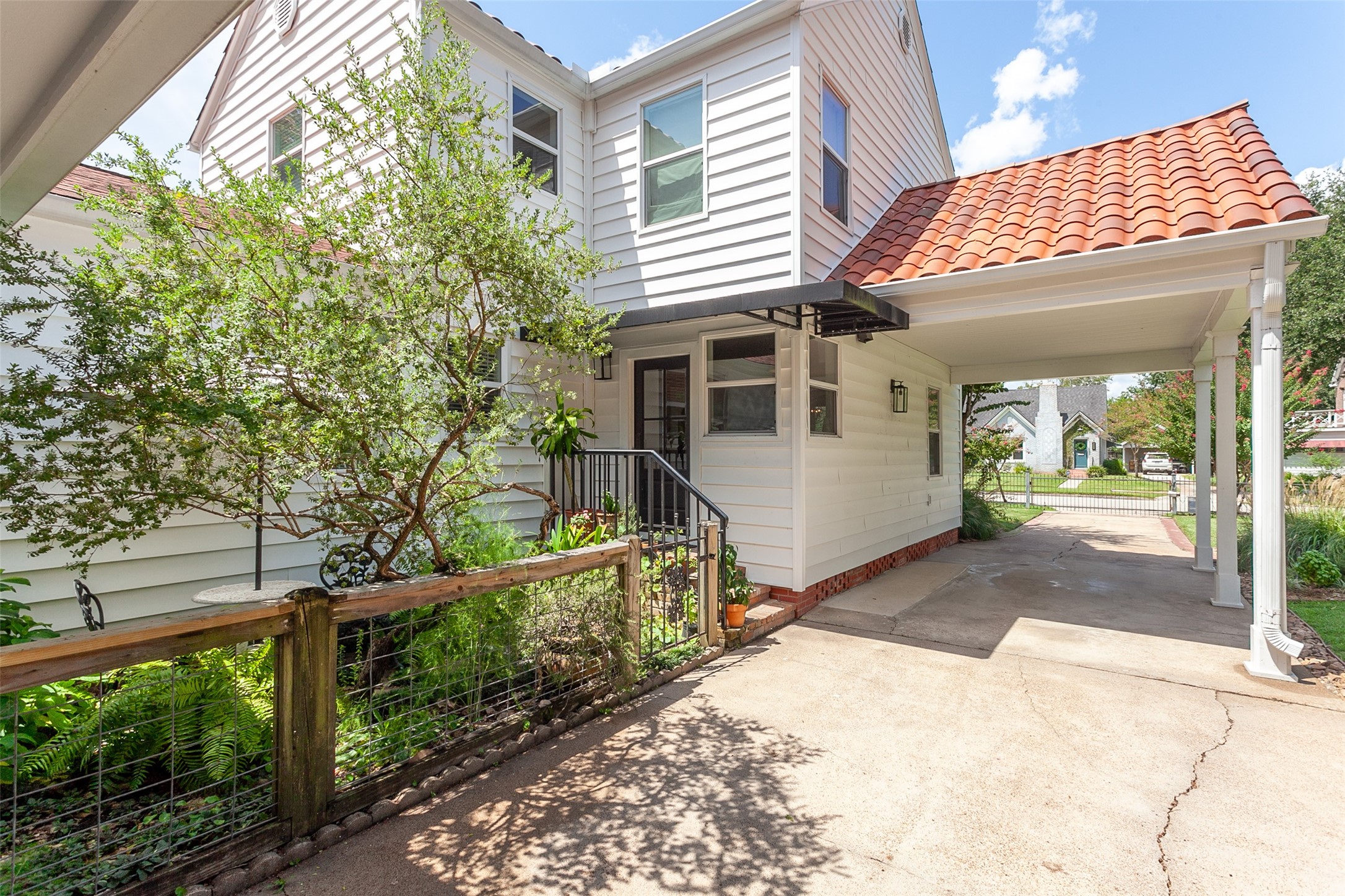 260 Manor Street Beaumont, TX 77706 - Photo 3 of 50 a view of a house with large windows and a small yard
