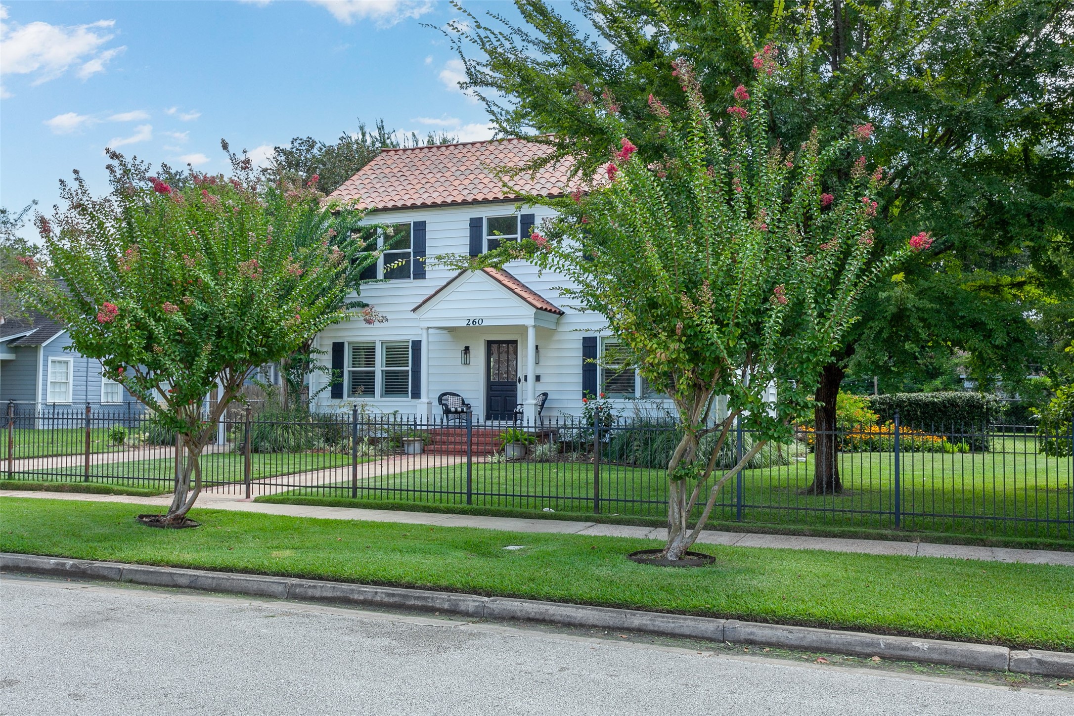 260 Manor Street Beaumont, TX 77706 - Photo 49 of 50 a front view of house with yard and green space