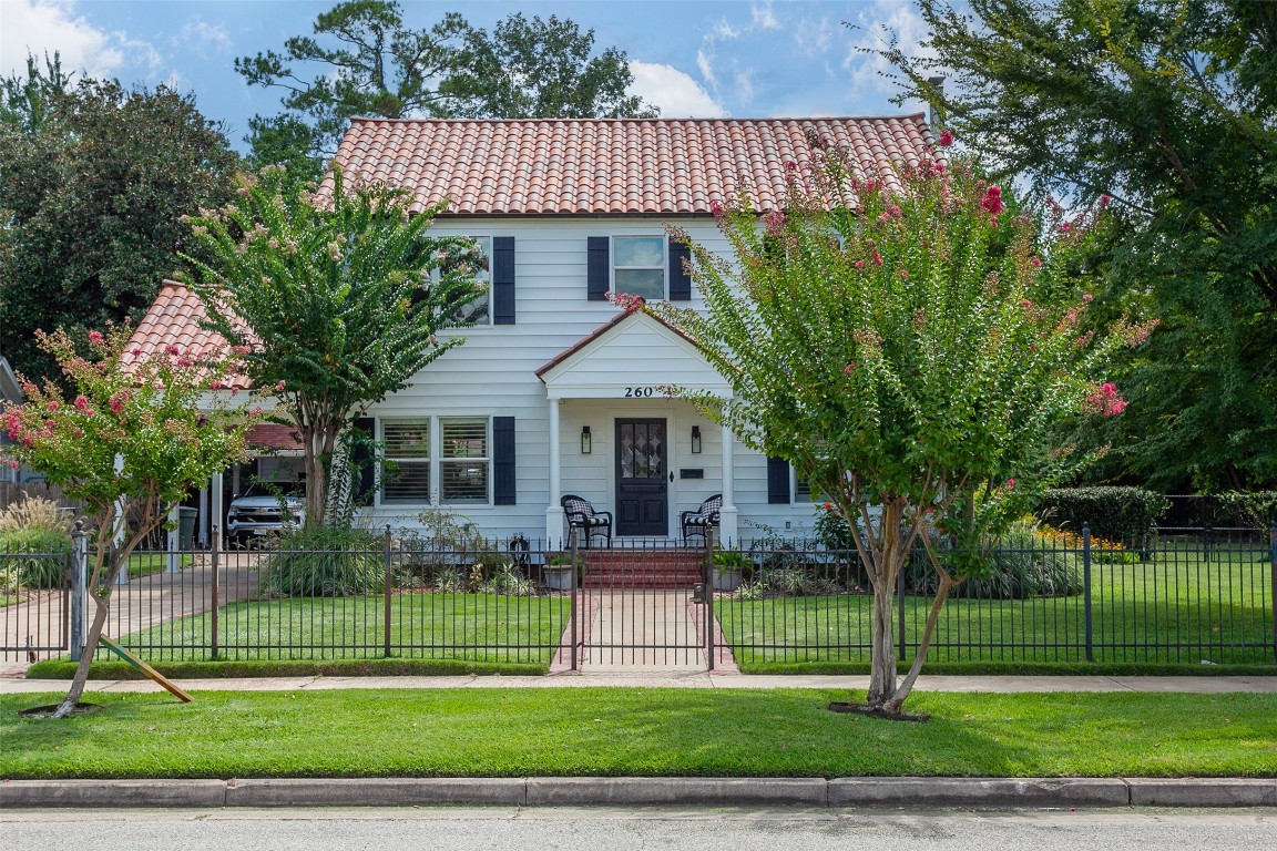 260 Manor Street Beaumont, TX 77706 - Photo 50 of 50 a front view of a house with a garden
