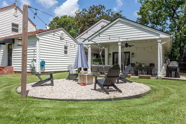 a view of a house with backyard and sitting area