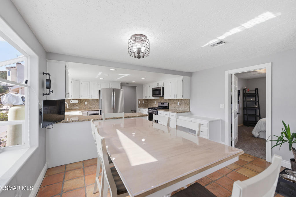 1314 Gonzales Road Simi Valley, CA 93063 - Photo 17 of 77