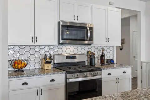 $389,900 | 2013 Tate Farm Lane, White House, TN 37188