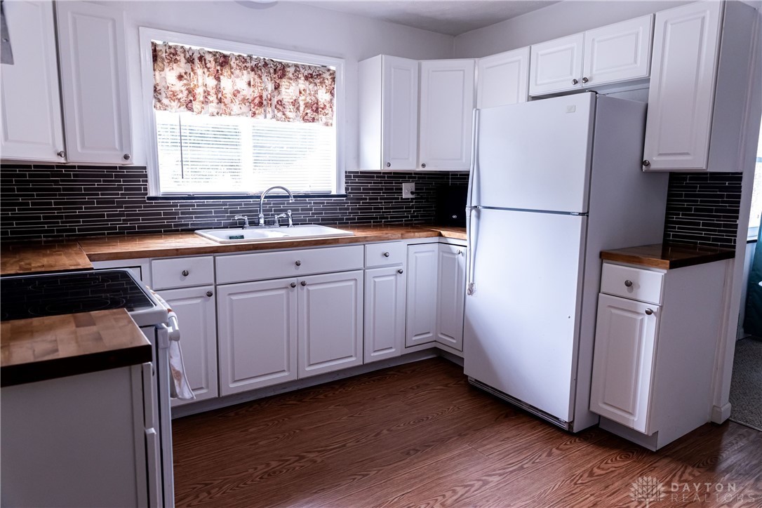 929 East Stroop Road Dayton, OH 45429 - Photo 8 of 21