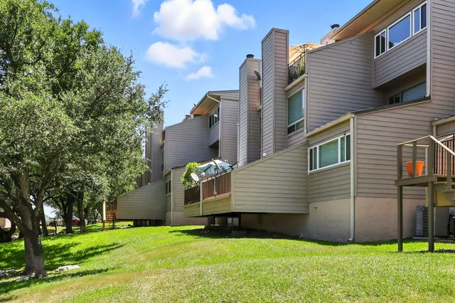 a view of a back yard of the house