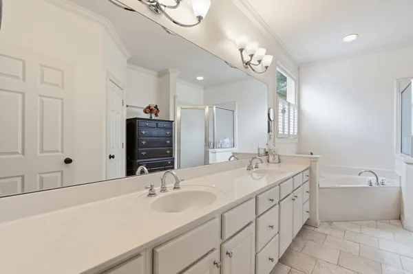 $579,000 | 182 Harbor Isle Circle East, Memphis, TN 38103