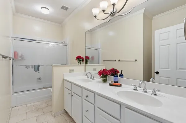 $579,000 | 182 Harbor Isle Circle East, Memphis, TN 38103