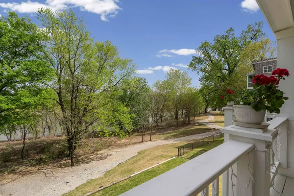$579,000 | 182 Harbor Isle Circle East, Memphis, TN 38103