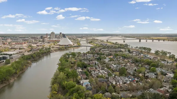 $579,000 | 182 Harbor Isle Circle East, Memphis, TN 38103